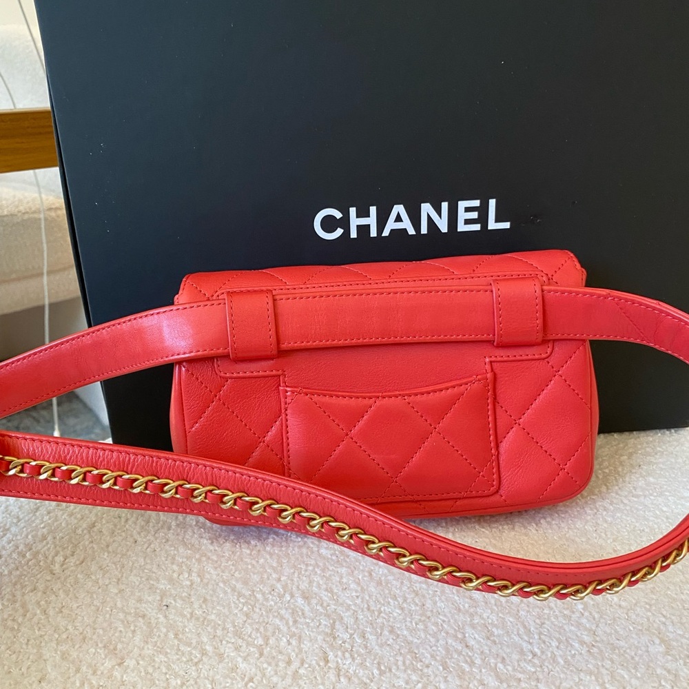 CHANEL Leather Quilted Waistbag 19S - Picture 2 of 6